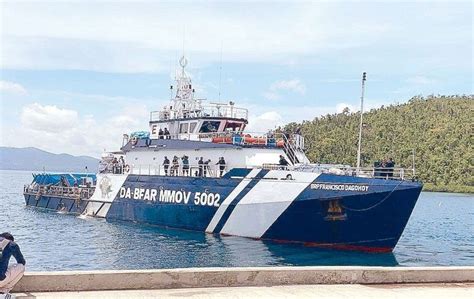 Barko ng Pinas, binuntutan ng Chinese Navy vessels sa West .